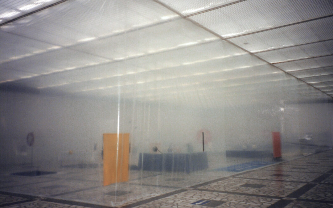 Parodos „Išlaisvinti daiktai“ architektūra. 1998